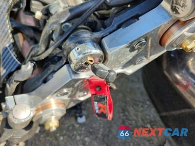 Zdjęcie 8 z 9 samochodu: 2005 SUZUKI GSX1300 RK5 VIN:JS1GW71AX52107043 - miniatura