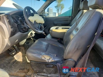 Zdjęcie 7 z 13 samochodu: 2007 CHEVROLET SILVERADO K2500 HEAVY DUTY VIN:1GCHK29K57E546092 - miniatura