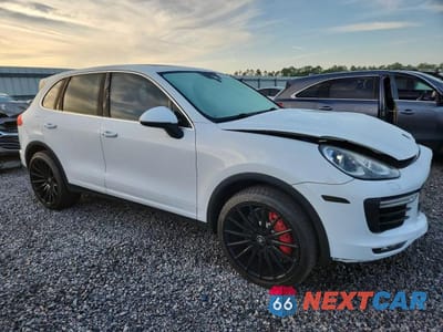Czwarte zdjęcie samochodu z boku: 2015 PORSCHE CAYENNE TURBO VIN:WP1AC2A26FLA80496 - miniatura