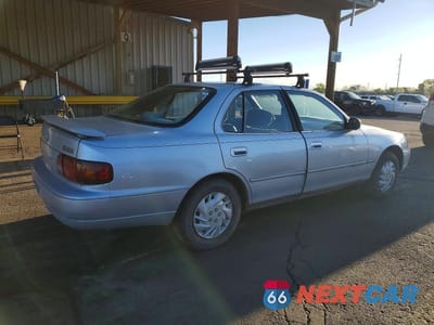 Trzecie zdjęcie samochodu z tyłu: 1996 TOYOTA CAMRY DX VIN:JT2BG12K9T0385631 - miniatura