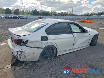 Trzecie zdjęcie samochodu z tyłu: 2017 BMW 340 I VIN:WBA8B3G37HNU35964 - miniatura