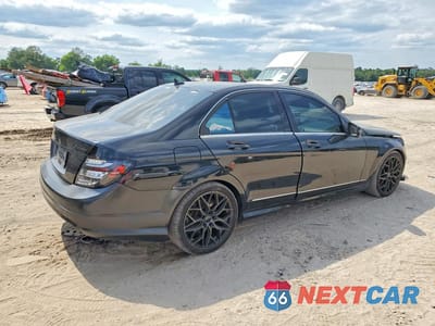 Trzecie zdjęcie samochodu z tyłu: 2011 MERCEDES-BENZ C 300 4MATIC VIN:WDDGF8BB0BR153041 - miniatura