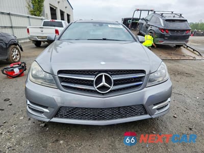 Piąte zdjęcie samochodu w środku: 2014 MERCEDES-BENZ C 250 VIN:WDDGJ4HB7EG292484 - miniatura
