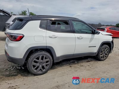 Trzecie zdjęcie samochodu z tyłu: 2026 JEEP COMPASS LIMITED VIN:3C4NJDCN6TT202639 - miniatura