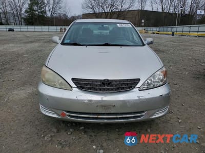 Piąte zdjęcie samochodu w środku: 2003 TOYOTA CAMRY LE VIN:4T1BE32K63U669070 - miniatura