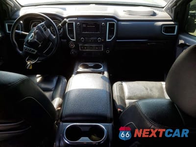 Zdjęcie 8 z 12 samochodu: 2019 NISSAN TITAN XD SL VIN:1N6BA1F49KN517452 - miniatura