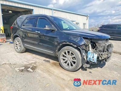 Czwarte zdjęcie samochodu z boku: 2017 FORD EXPLORER LIMITED VIN:1FM5K8F8XHGA16927 - miniatura