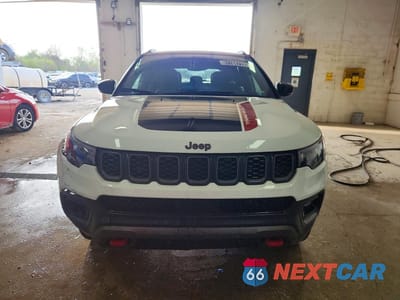 Piąte zdjęcie samochodu w środku: 2025 JEEP COMPASS TRAILHAWK VIN:3C4NJDDN6ST532441 - miniatura