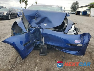 Piąte zdjęcie samochodu w środku: 2018 TESLA MODEL 3 VIN:5YJ3E1EA5JF164479 - miniatura