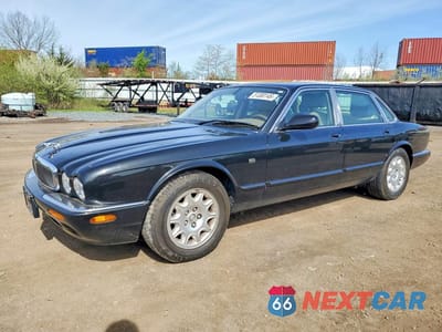 2001 JAGUAR XJ8 SAJDA14C61LF32804 - główne zdjęcie licytacji z USA - miniatura