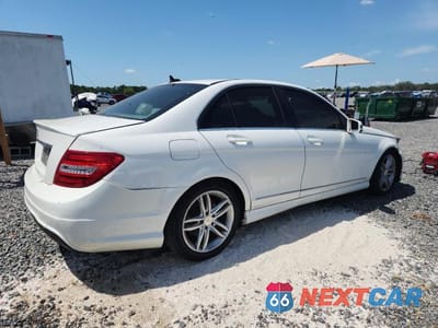 Trzecie zdjęcie samochodu z tyłu: 2013 MERCEDES-BENZ C 250 VIN:WDDGF4HB8DA810184 - miniatura