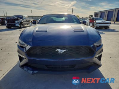 Piąte zdjęcie samochodu w środku: 2019 FORD MUSTANG VIN:1FA6P8TH4K5112544 - miniatura