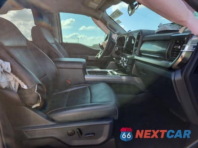 Piąte zdjęcie samochodu w środku: 2025 FORD F250 SUPER DUTY VIN:1FT8W2BT0SEC15162 - miniatura