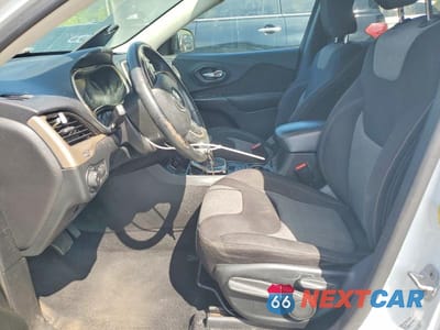 Zdjęcie 7 z 13 samochodu: 2014 JEEP CHEROKEE LATITUDE VIN:1C4PJLCS0EW123070 - miniatura