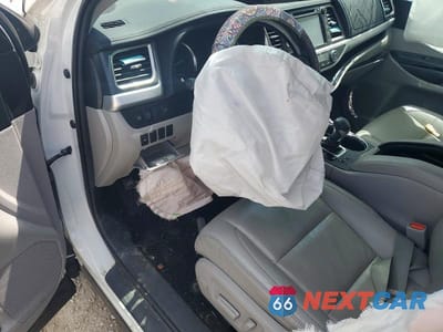 Zdjęcie 8 z 13 samochodu: 2019 TOYOTA HIGHLANDER XLE VIN:5TDJZRFH5KS596931 - miniatura