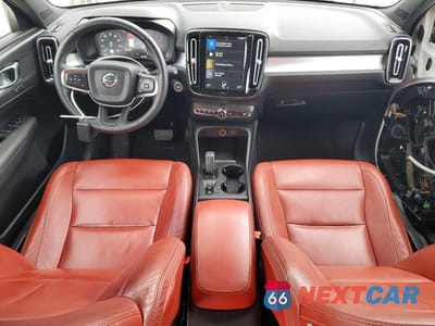 Zdjęcie 8 z 14 samochodu: 2019 VOLVO XC40 T5 MOMENTUM VIN:YV4162UK7K2052370 - miniatura