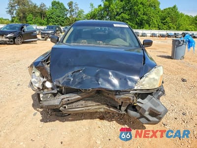 Piąte zdjęcie samochodu w środku: 2005 HONDA ACCORD LX VIN:1HGCM56425A126274 - miniatura