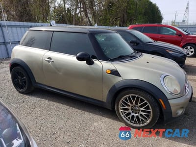 Czwarte zdjęcie samochodu z boku: 2008 MINI COOPER VIN:WMWMF33518TT65688 - miniatura