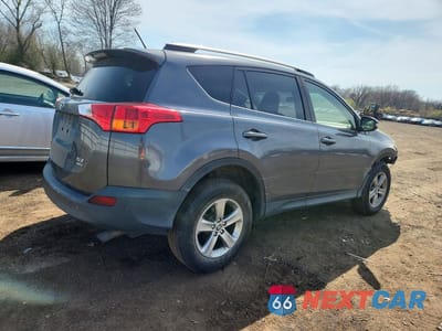 Trzecie zdjęcie samochodu z tyłu: 2015 TOYOTA RAV4 XLE VIN:JTMRFREV8FD133315 - miniatura