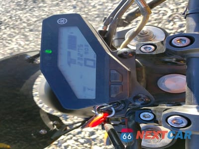 Zdjęcie 7 z 9 samochodu: 2015 YAMAHA FZ09 VIN:JYARN33E9FA007609 - miniatura