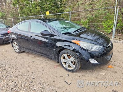 Czwarte zdjęcie samochodu z boku: 2013 HYUNDAI ELANTRA GLS VIN:5NPDH4AE9DH409568 - miniatura
