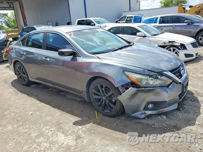 Czwarte zdjęcie samochodu z boku: 2017 NISSAN ALTIMA 2.5 SR VIN:1N4AL3APXHC216401 - miniatura