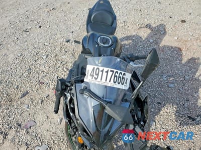 Piąte zdjęcie samochodu w środku: 2025 KAWASAKI EX650 R VIN:ML5EXER1XSDAF6509 - miniatura