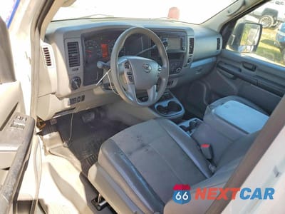 Zdjęcie 8 z 13 samochodu: 2016 NISSAN NV 2500 HD SV VIN:1N6BF0KY7GN815414 - miniatura