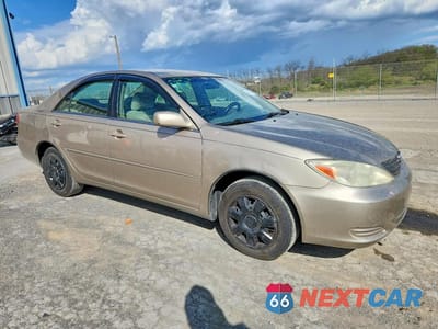 Czwarte zdjęcie samochodu z boku: 2003 TOYOTA CAMRY LE VIN:4T1BE32K33U674212 - miniatura