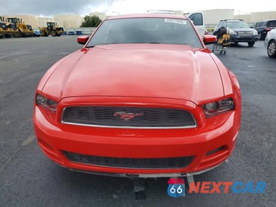 Piąte zdjęcie samochodu w środku: 2014 FORD MUSTANG VIN:1ZVBP8AM2E5210806 - miniatura