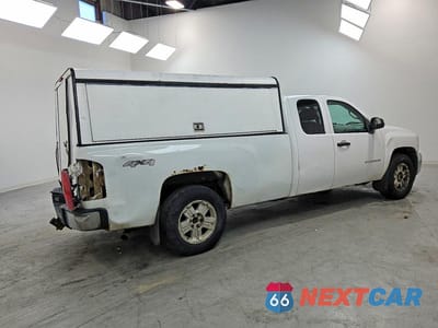 Trzecie zdjęcie samochodu z tyłu: 2013 CHEVROLET SILVERADO K1500 VIN:1GCRKPE03DZ132853 - miniatura