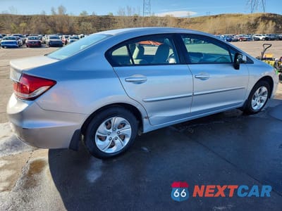 Trzecie zdjęcie samochodu z tyłu: 2013 HONDA CIVIC LX VIN:2HGFB2F59DH577034 - miniatura