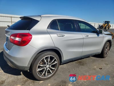Trzecie zdjęcie samochodu z tyłu: 2015 MERCEDES-BENZ GLA 250 4MATIC VIN:WDCTG4GB2FJ081152 - miniatura