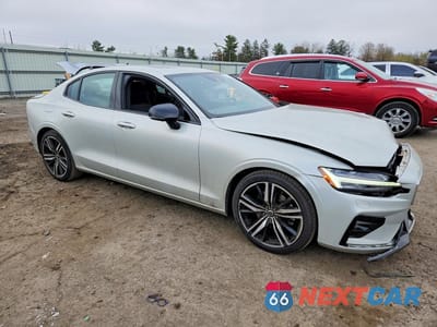 Czwarte zdjęcie samochodu z boku: 2019 VOLVO S60 T5 R-DESIGN VIN:7JR102FM4KG015378 - miniatura