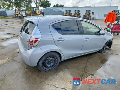 Trzecie zdjęcie samochodu z tyłu: 2013 TOYOTA PRIUS C ONE VIN:JTDKDTB36D1047118 - miniatura
