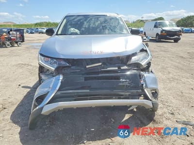 Piąte zdjęcie samochodu w środku: 2017 MITSUBISHI OUTLANDER ES VIN:JA4AZ2A37HZ015370 - miniatura