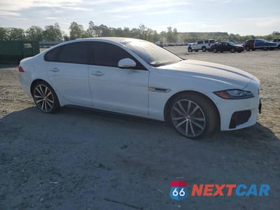 Czwarte zdjęcie samochodu z boku: 2018 JAGUAR XF S AWD V6 4D SEDAN VIN:SAJBM4FV8JCY66540 - miniatura
