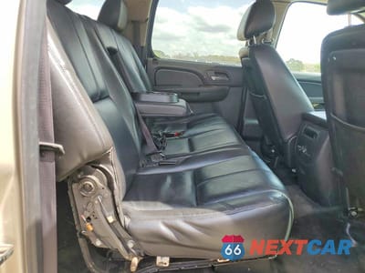 Zdjęcie 11 z 13 samochodu: 2013 CHEVROLET SUBURBAN K1500 LT VIN:1GNSKJE76DR129562 - miniatura