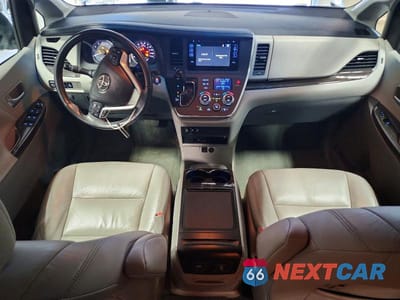 Zdjęcie 8 z 13 samochodu: 2016 TOYOTA SIENNA XLE PREMIUM 8-PASSENGER VIN:5TDYK3DC0GS745258 - miniatura