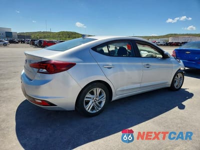 Trzecie zdjęcie samochodu z tyłu: 2020 HYUNDAI ELANTRA SEL VIN:5NPD84LF2LH530222 - miniatura