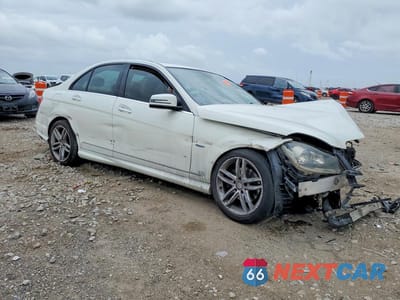 Czwarte zdjęcie samochodu z boku: 2012 MERCEDES-BENZ C 250 VIN:WDDGF4HB5CA626545 - miniatura
