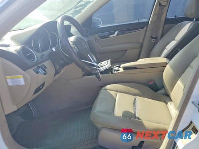 Zdjęcie 7 z 11 samochodu: 2013 MERCEDES-BENZ C 250 VIN:WDDGF4HB2DR272437 - miniatura