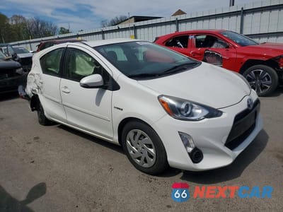 Czwarte zdjęcie samochodu z boku: 2015 TOYOTA PRIUS C TWO VIN:JTDKDTB33F1576559 - miniatura