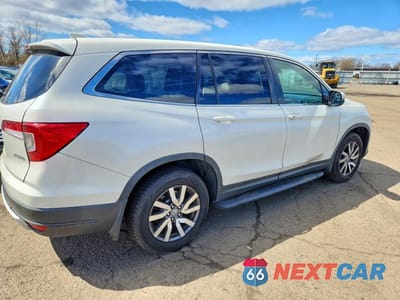 Trzecie zdjęcie samochodu z tyłu: 2019 HONDA PILOT VIN:5FNYF6H54KB023418 - miniatura