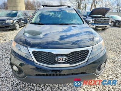 Piąte zdjęcie samochodu w środku: 2013 KIA SORENTO EX VIN:5XYKUDA62DG387691 - miniatura