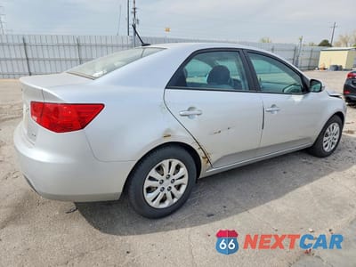 Trzecie zdjęcie samochodu z tyłu: 2013 KIA FORTE EX VIN:KNAFU4A22D5647138 - miniatura