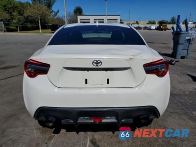 Zdjęcie 6 z 12 samochodu: 2017 TOYOTA 86 BASE VIN:JF1ZNAA14H8711435 - miniatura