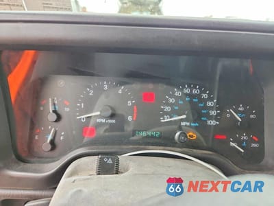 Zdjęcie 9 z 13 samochodu: 2000 JEEP WRANGLER / TJ SPORT VIN:1J4FA49S3YP749004 - miniatura
