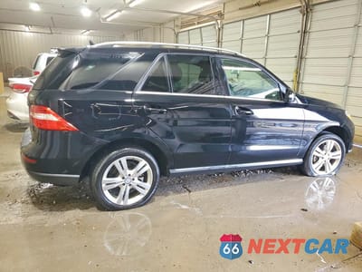 Trzecie zdjęcie samochodu z tyłu: 2015 MERCEDES-BENZ ML 350 4MATIC VIN:4JGDA5HB9FA593194 - miniatura