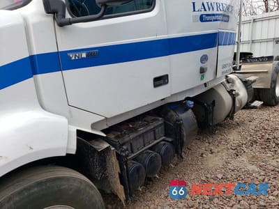 Zdjęcie 9 z 10 samochodu: 2021 VOLVO VNL SEMI TRUCK VIN:4V4NC9EH2MN267041 - miniatura